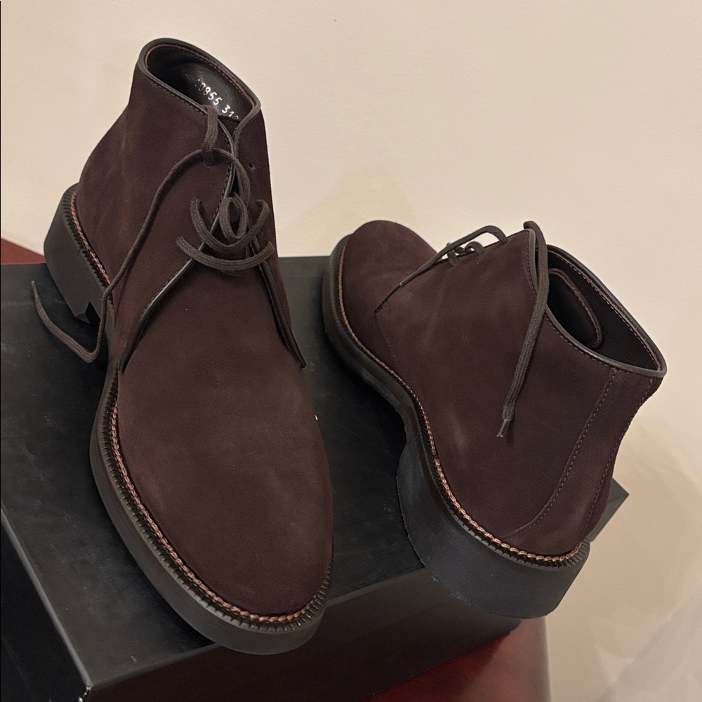 Boss Hugo Boss suede leather lace up cashmere rubber sole brown boots sz. 7.5